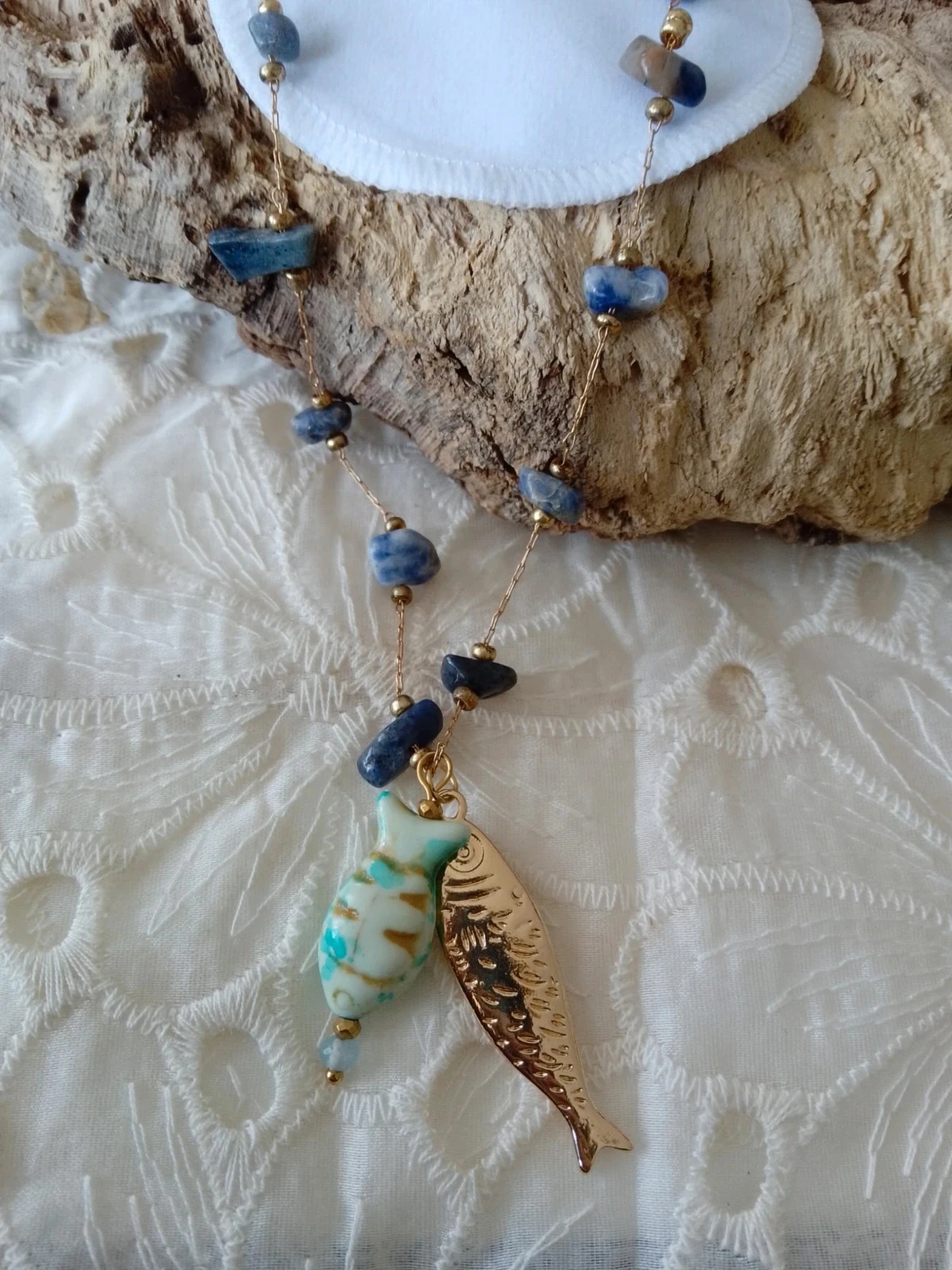 Collar de peces de piedras naturales azules – photo 2